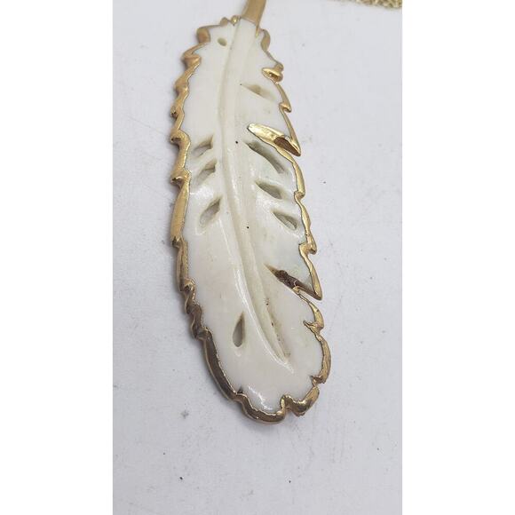 Vintage Feather Pendant Necklace Long Boho 24k Gold Edge Tiger Lily Gold Chain - Picture 2 of 7